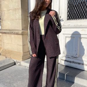 Tailleur léopard / bande jaune